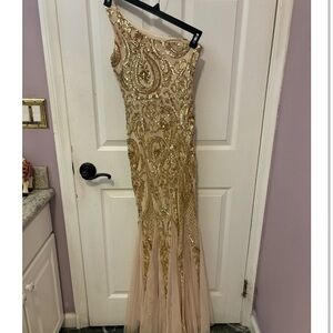 Gold One-Shoulder Mermaid Dress / Evening Gown Size Small